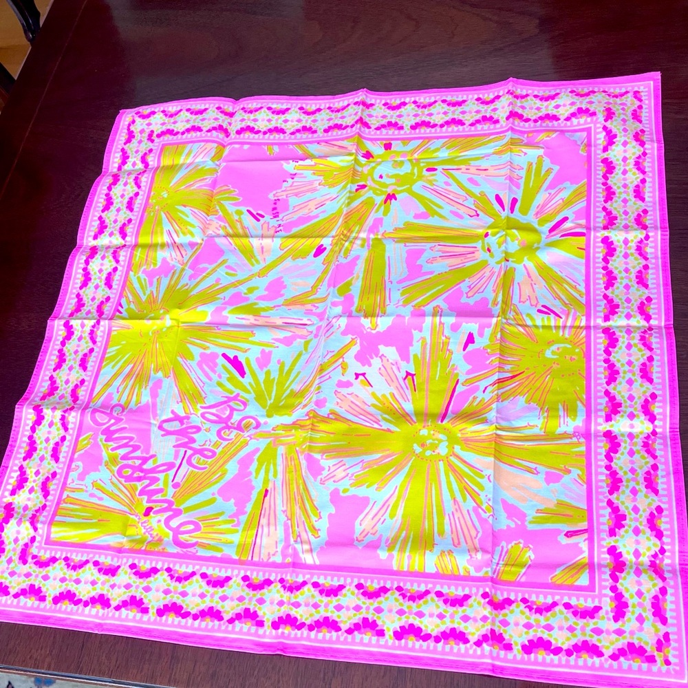 NEW Lilly Pulitzer Scarf
"BE THE SUNSHINE"
23"×23"